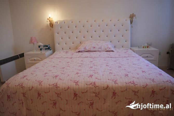 Shtepi ne shitje Vila Luksoze ne Kavaje, 7+1, Mobilimi E mobiluar, Pagesa 1,250,000  Euro.