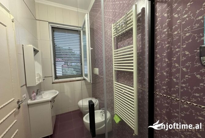 Shtepi ne shitje Vila Luksoze ne Kavaje, 7+1, Mobilimi E mobiluar, Pagesa 1,250,000  Euro.