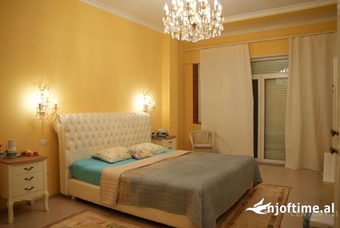 Shtepi ne shitje Vila Luksoze ne Kavaje, 7+1, Mobilimi E mobiluar, Pagesa 1,250,000  Euro.