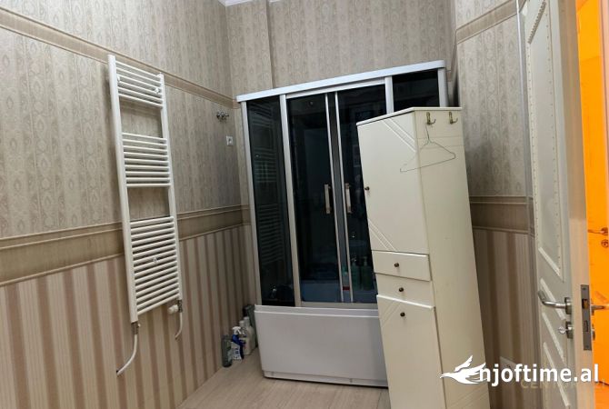 Shtepi ne shitje Vila Luksoze ne Kavaje, 7+1, Mobilimi E mobiluar, Pagesa 1,250,000  Euro.