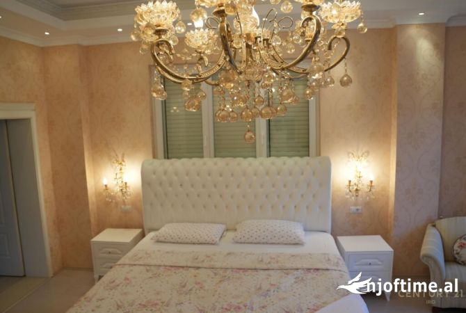 Shtepi ne shitje Vila Luksoze ne Kavaje, 7+1, Mobilimi E mobiluar, Pagesa 1,250,000  Euro.