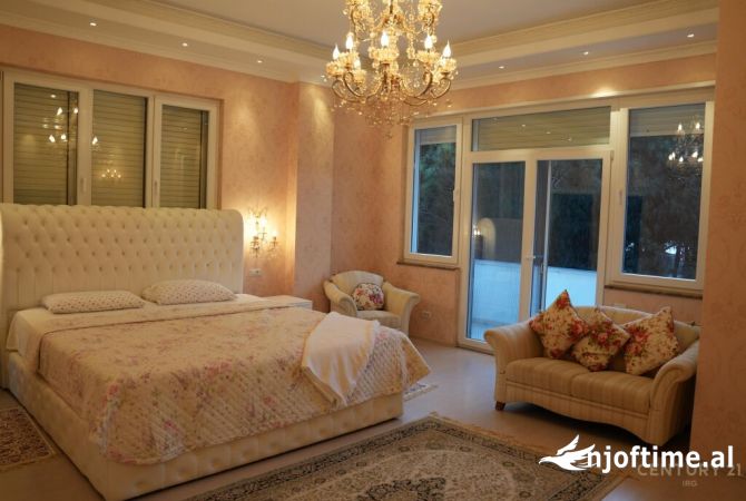 Shtepi ne shitje Vila Luksoze ne Kavaje, 7+1, Mobilimi E mobiluar, Pagesa 1,250,000  Euro.