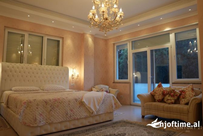 Shtepi ne shitje Vila Luksoze ne Kavaje, 7+1, Mobilimi E mobiluar, Pagesa 1,250,000  Euro.