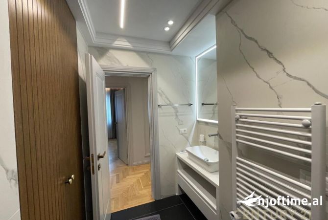 Shtepi me qera Apartament ne Tirane, 2+1, Mobilimi E mobiluar, Pagesa 2,000  Euro.