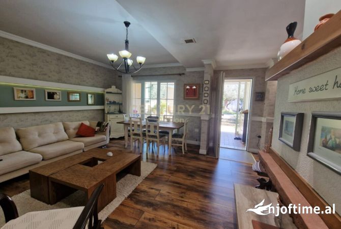 Shtepi ne shitje Apartament ne Tirane, 5+1, Mobilimi E mobiluar, Pagesa 360,000  Euro.