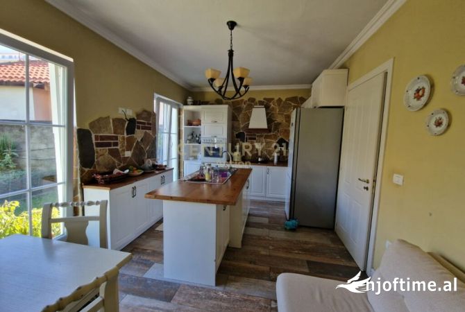 Shtepi ne shitje Apartament ne Tirane, 5+1, Mobilimi E mobiluar, Pagesa 360,000  Euro.