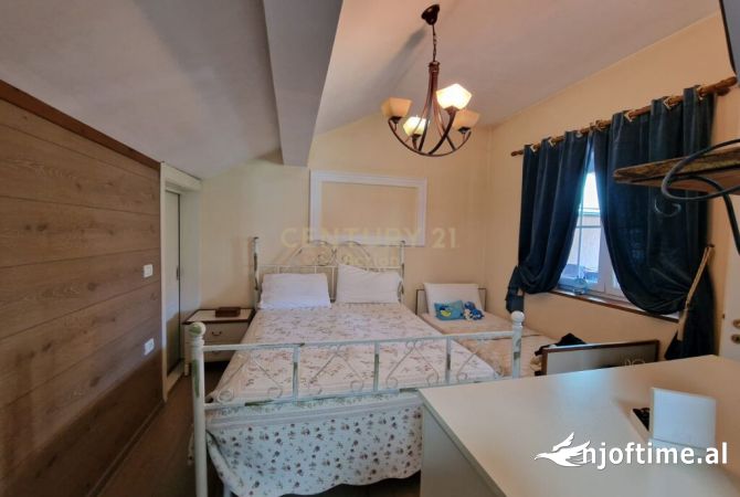 Shtepi ne shitje Apartament ne Tirane, 5+1, Mobilimi E mobiluar, Pagesa 360,000  Euro.