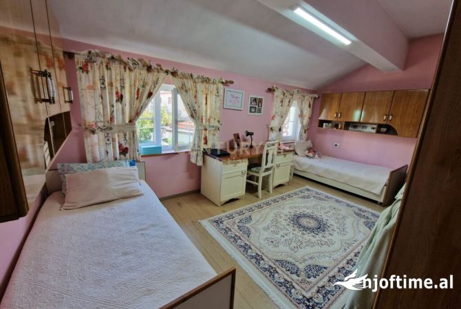 Shtepi ne shitje Apartament ne Tirane, 5+1, Mobilimi E mobiluar, Pagesa 360,000  Euro.