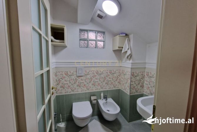 Shtepi ne shitje Apartament ne Tirane, 5+1, Mobilimi E mobiluar, Pagesa 360,000  Euro.