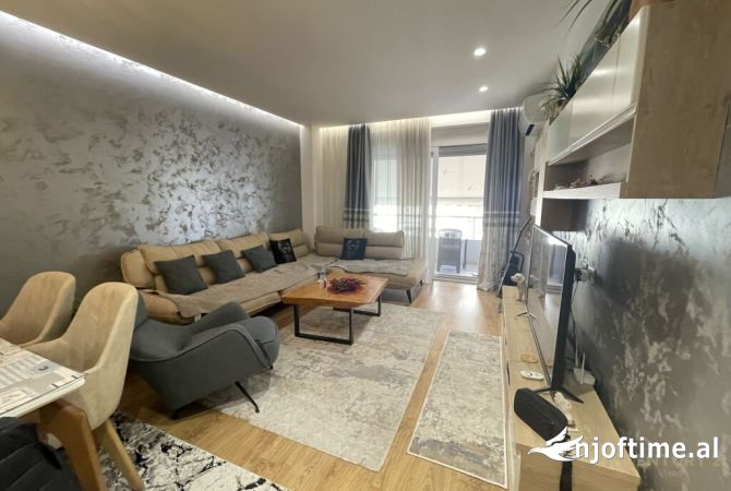 Shtepi me qera 2+1 ne Tirane - 650 Euro