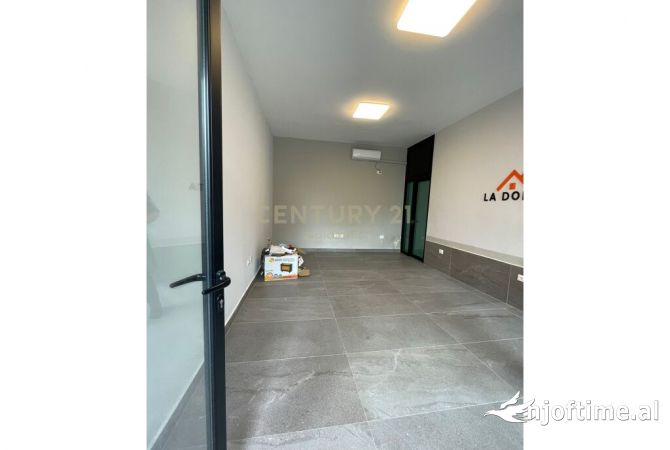Ambient biznesi me qera 3+1 ne Durres - 300 Euro