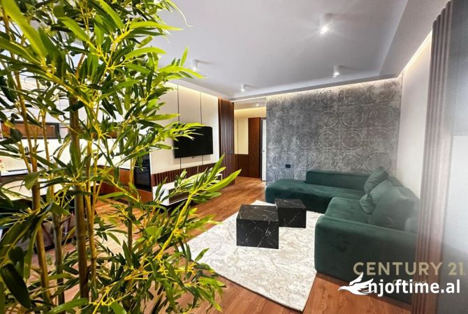 Shtepi ne shitje Apartament ne Tirane, 3+1, Mobilimi E mobiluar, Pagesa 360,000  Euro.