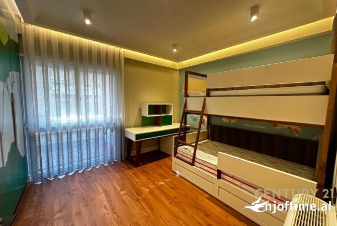 Shtepi ne shitje Apartament ne Tirane, 3+1, Mobilimi E mobiluar, Pagesa 360,000  Euro.