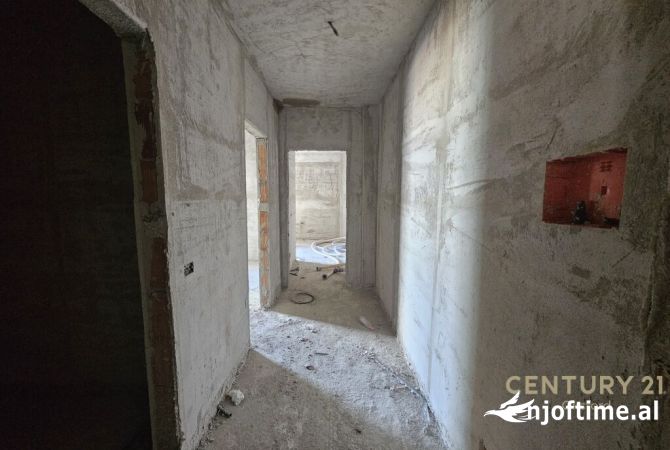 Shtepi ne shitje Apartament ne Tirane, 1+1, Mobilimi Bosh, pa mobiluar, Pagesa 67,300  Euro.