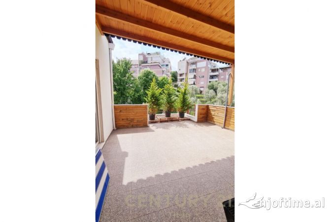 Shtepi ne shitje Penthose(kati i fundit panoramik) ne Tirane, 2+1, Mobilimi E mobiluar, Pagesa 290,000  Euro.