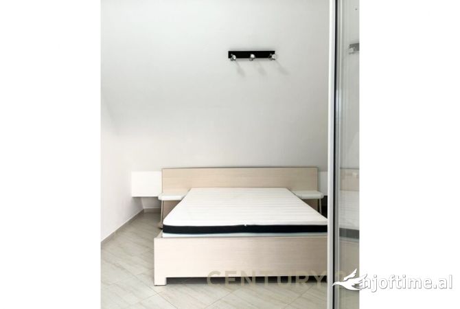 Shtepi ne shitje Penthose(kati i fundit panoramik) ne Tirane, 2+1, Mobilimi E mobiluar, Pagesa 290,000  Euro.