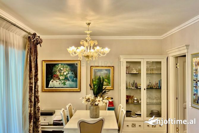 Shtepi ne shitje Penthose(kati i fundit panoramik) ne Tirane, 5+1, Mobilimi E mobiluar, Pagesa 970,000  Euro.