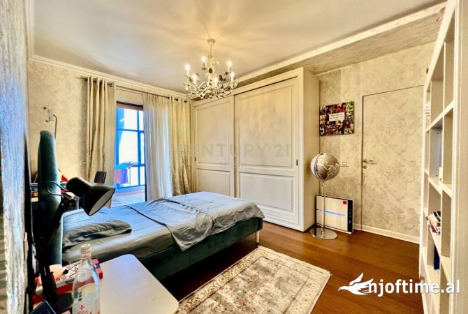 Shtepi ne shitje Penthose(kati i fundit panoramik) ne Tirane, 5+1, Mobilimi E mobiluar, Pagesa 970,000  Euro.
