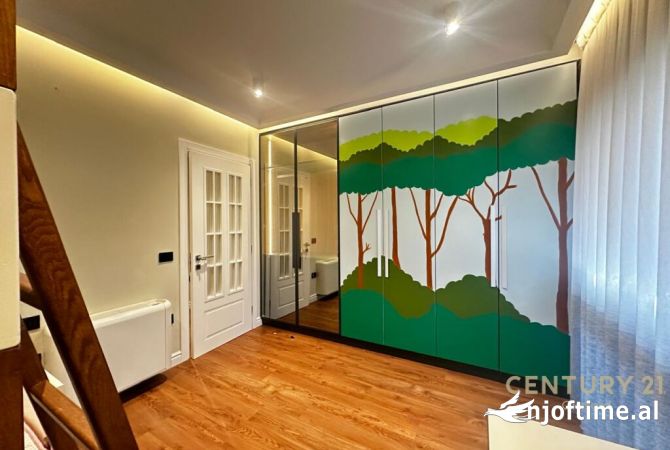 Shtepi ne shitje Apartament ne Tirane, 3+1, Mobilimi E mobiluar, Pagesa 360,000  Euro.