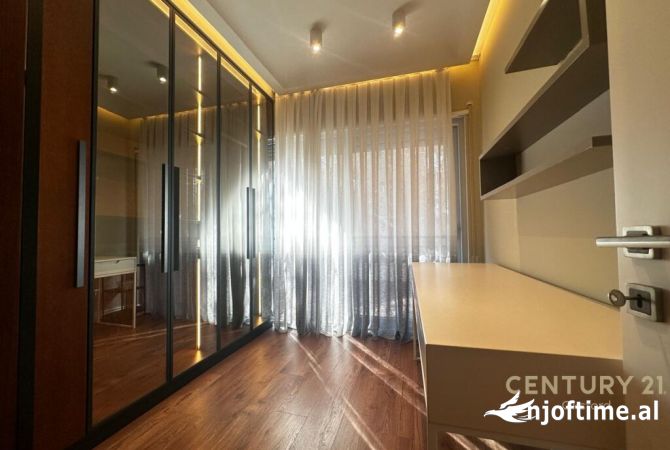 Shtepi ne shitje Apartament ne Tirane, 3+1, Mobilimi E mobiluar, Pagesa 360,000  Euro.