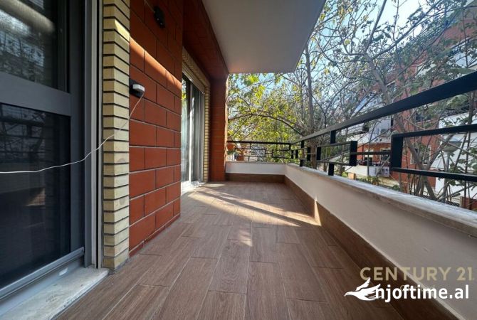 Shtepi ne shitje Apartament ne Tirane, 3+1, Mobilimi E mobiluar, Pagesa 360,000  Euro.