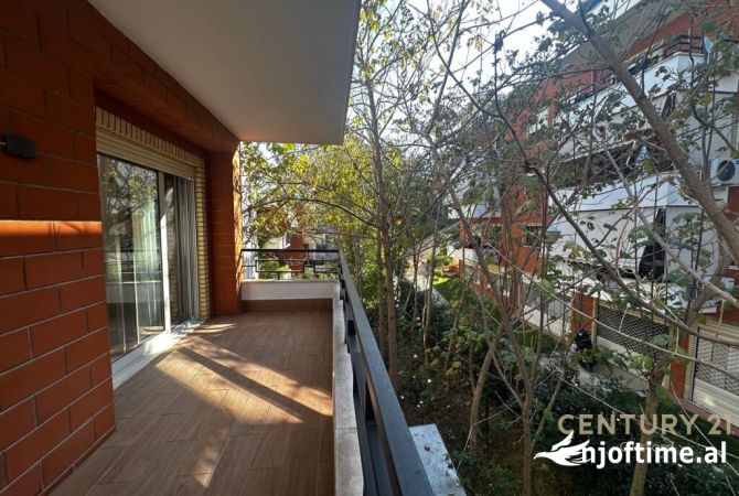 Shtepi ne shitje Apartament ne Tirane, 3+1, Mobilimi E mobiluar, Pagesa 360,000  Euro.