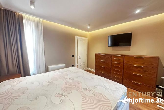 Shtepi ne shitje Apartament ne Tirane, 3+1, Mobilimi E mobiluar, Pagesa 360,000  Euro.