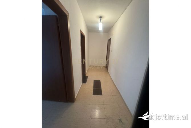 Shtepi ne shitje Apartament ne Tirane, 1+1, Mobilimi E mobiluar, Pagesa 68,000  Euro.