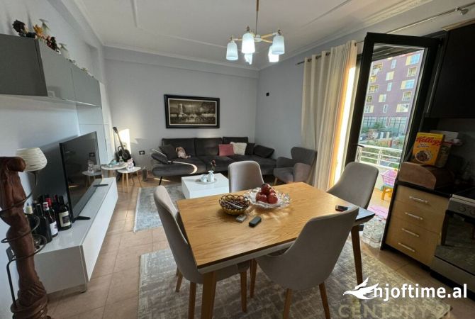 Shtepi ne shitje Apartament ne Tirane, 2+1, Mobilimi E mobiluar, Pagesa 140,000  Euro.