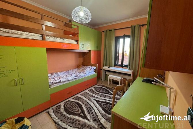 Shtepi ne shitje Apartament ne Tirane, 2+1, Mobilimi E mobiluar, Pagesa 140,000  Euro.