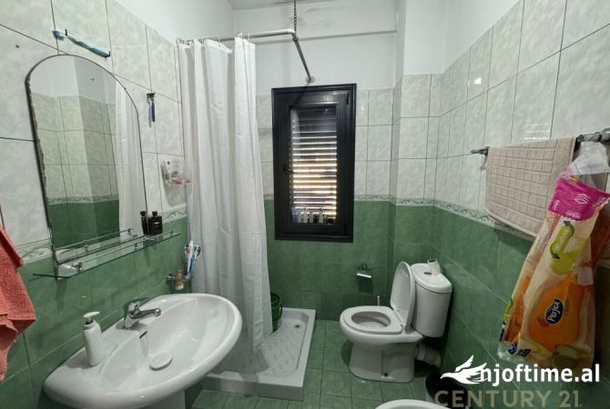 Shtepi ne shitje Apartament ne Tirane, 2+1, Mobilimi E mobiluar, Pagesa 140,000  Euro.