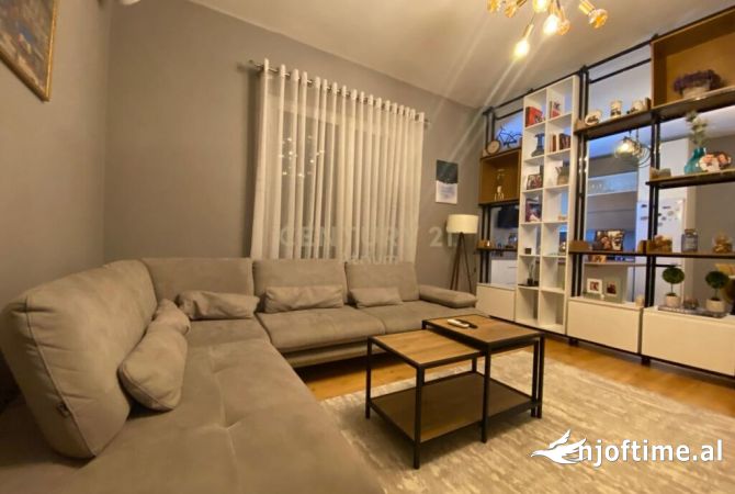 Shtepi ne shitje 6+1 ne Tirane - 300,000 Euro