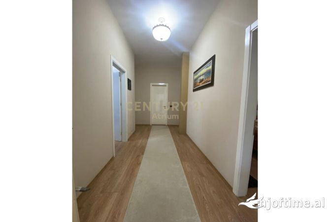 Shtepi ne shitje Shtepi Private ne Tirane, 6+1, Mobilimi E mobiluar, Pagesa 300,000  Euro.