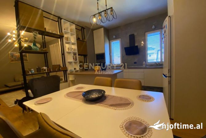 Shtepi ne shitje Shtepi Private ne Tirane, 6+1, Mobilimi E mobiluar, Pagesa 300,000  Euro.