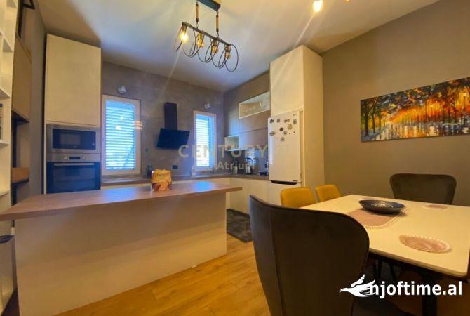 Shtepi ne shitje Shtepi Private ne Tirane, 6+1, Mobilimi E mobiluar, Pagesa 300,000  Euro.