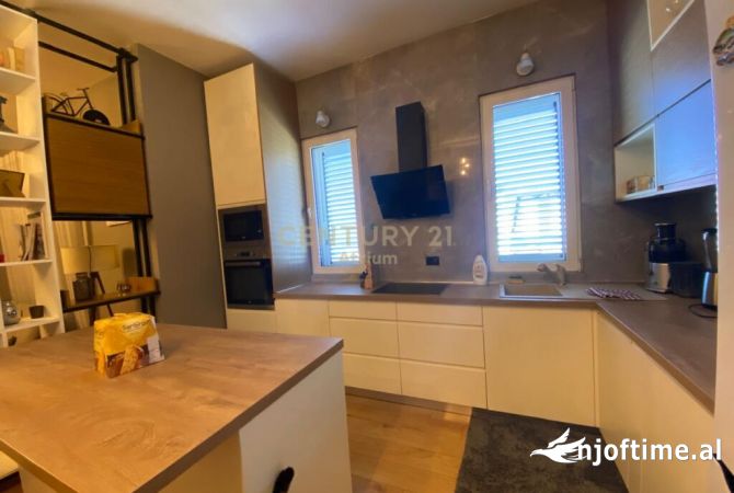 Shtepi ne shitje Shtepi Private ne Tirane, 6+1, Mobilimi E mobiluar, Pagesa 300,000  Euro.