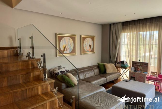 Shtepi ne shitje Vila Luksoze ne Tirane, 4+1, Mobilimi E mobiluar, Pagesa 770,000  Euro.