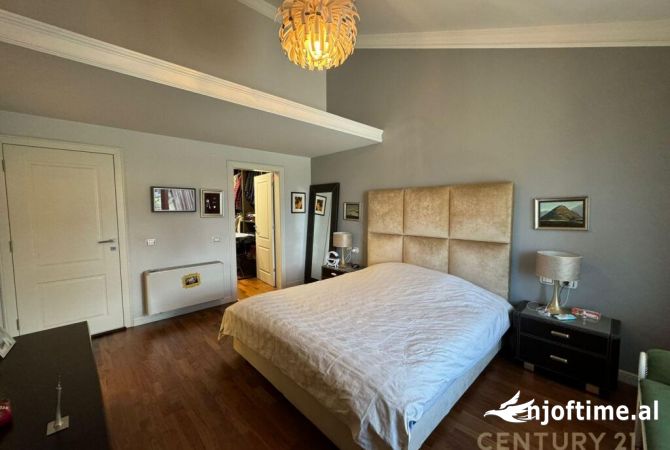 Shtepi ne shitje Vila Luksoze ne Tirane, 4+1, Mobilimi E mobiluar, Pagesa 770,000  Euro.