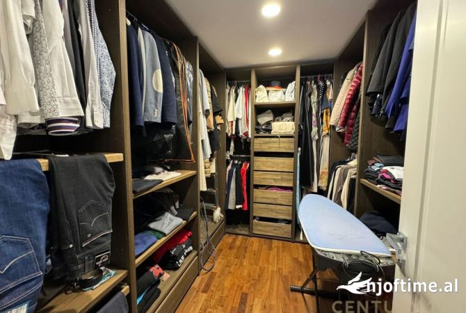 Shtepi ne shitje Vila Luksoze ne Tirane, 4+1, Mobilimi E mobiluar, Pagesa 770,000  Euro.