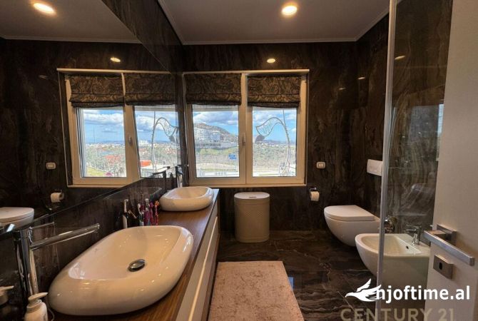 Shtepi ne shitje Vila Luksoze ne Tirane, 4+1, Mobilimi E mobiluar, Pagesa 770,000  Euro.