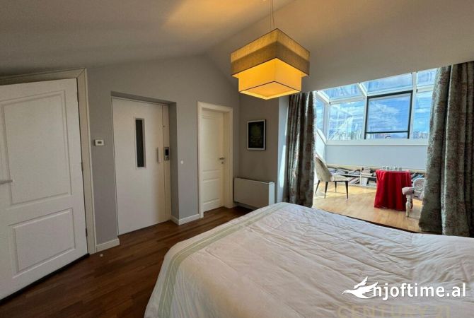 Shtepi ne shitje Vila Luksoze ne Tirane, 4+1, Mobilimi E mobiluar, Pagesa 770,000  Euro.