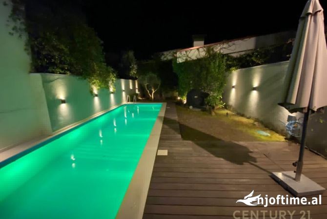 Shtepi ne shitje Vila Luksoze ne Tirane, 4+1, Mobilimi E mobiluar, Pagesa 770,000  Euro.