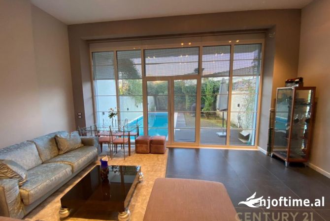 Shtepi ne shitje Vila Luksoze ne Tirane, 4+1, Mobilimi E mobiluar, Pagesa 770,000  Euro.