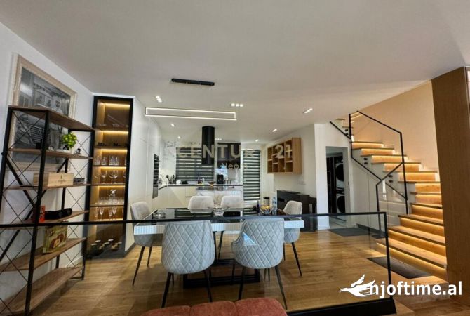 Shtepi ne shitje Vila Luksoze ne Tirane, 4+1, Mobilimi E mobiluar, Pagesa 880,000  Euro.