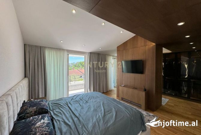 Shtepi ne shitje Vila Luksoze ne Tirane, 4+1, Mobilimi E mobiluar, Pagesa 880,000  Euro.