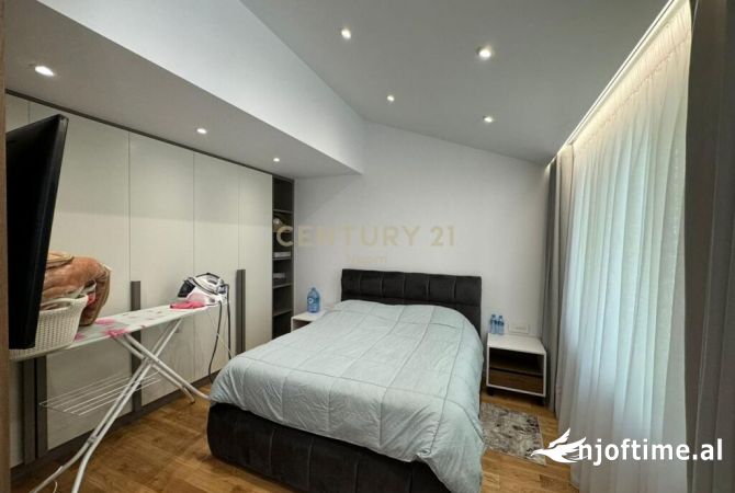 Shtepi ne shitje Vila Luksoze ne Tirane, 4+1, Mobilimi E mobiluar, Pagesa 880,000  Euro.