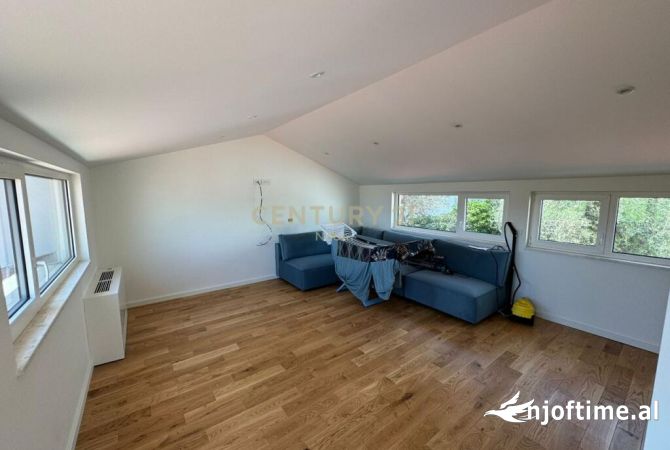 Shtepi ne shitje Vila Luksoze ne Tirane, 4+1, Mobilimi E mobiluar, Pagesa 880,000  Euro.