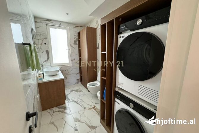 Shtepi ne shitje Vila Luksoze ne Tirane, 4+1, Mobilimi E mobiluar, Pagesa 880,000  Euro.