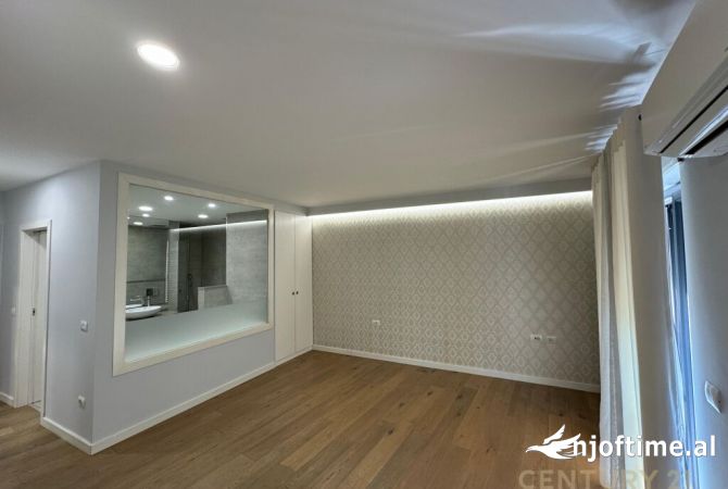 Shtepi ne shitje Apartament ne Tirane, 3+1, Mobilimi Pjeserisht e mobiluar, Pagesa 1,000,000  Euro.