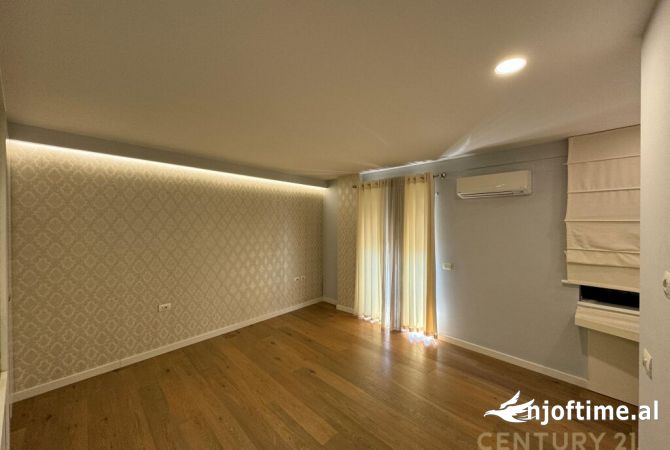 Shtepi ne shitje Apartament ne Tirane, 3+1, Mobilimi Pjeserisht e mobiluar, Pagesa 1,000,000  Euro.